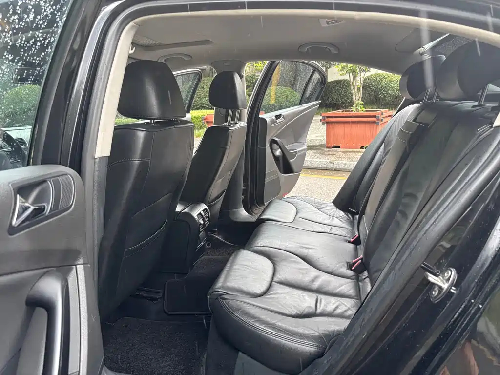 VOLKSWAGEN MAGOTAN 2011