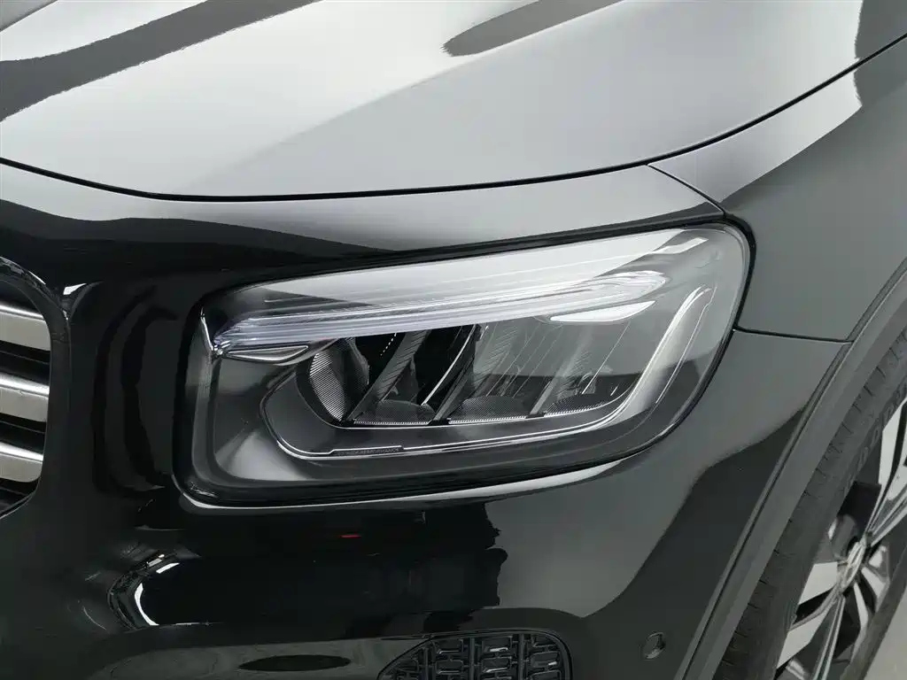 MERCEDES BENZ GLB 2024