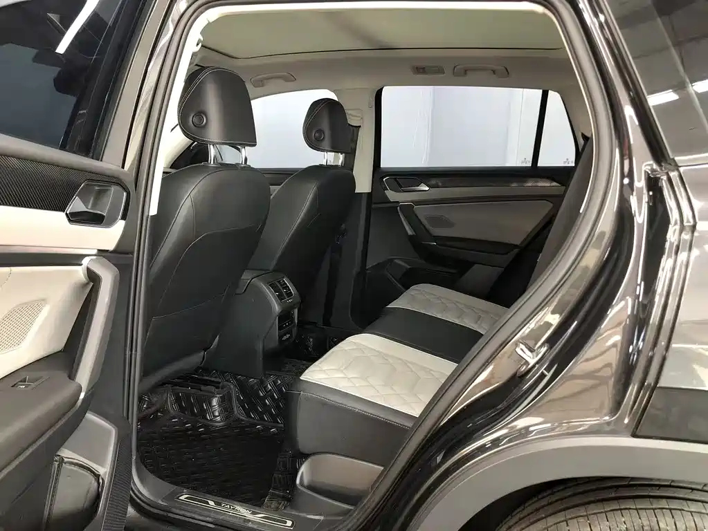 VOLKSWAGEN TAYRON 2023