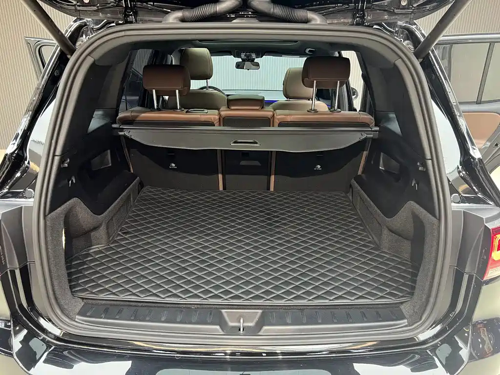 MERCEDES BENZ GLB 2023