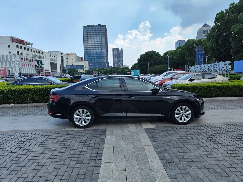SKODA SUPERB 2018