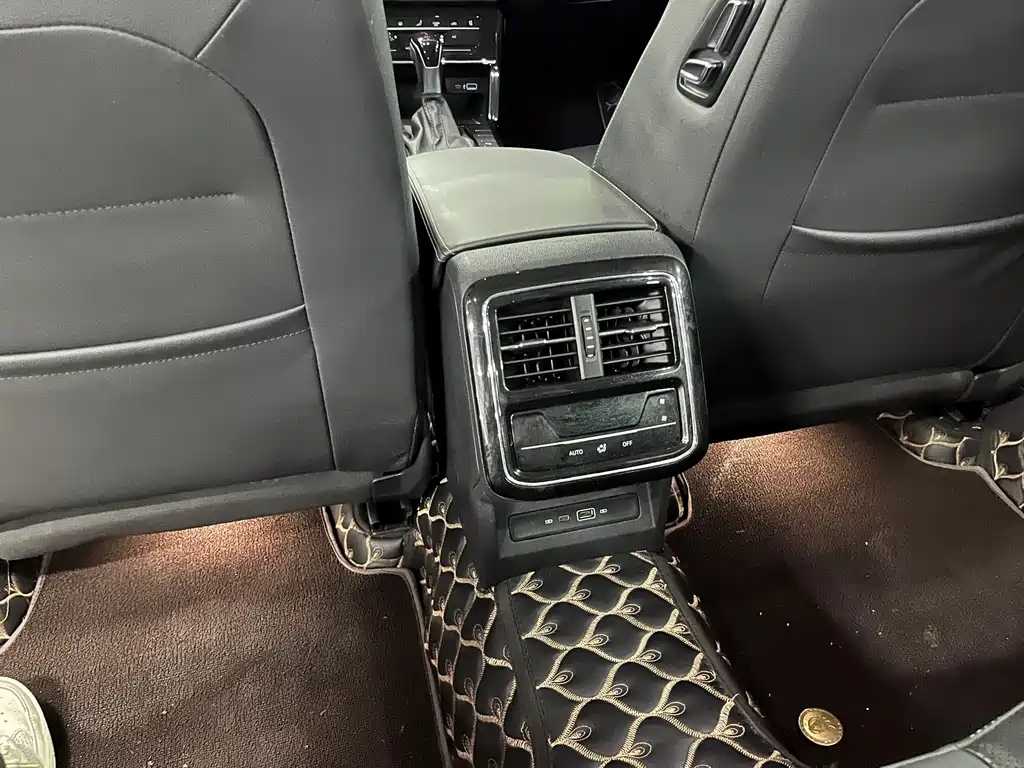 VOLKSWAGEN PASSAT 2023