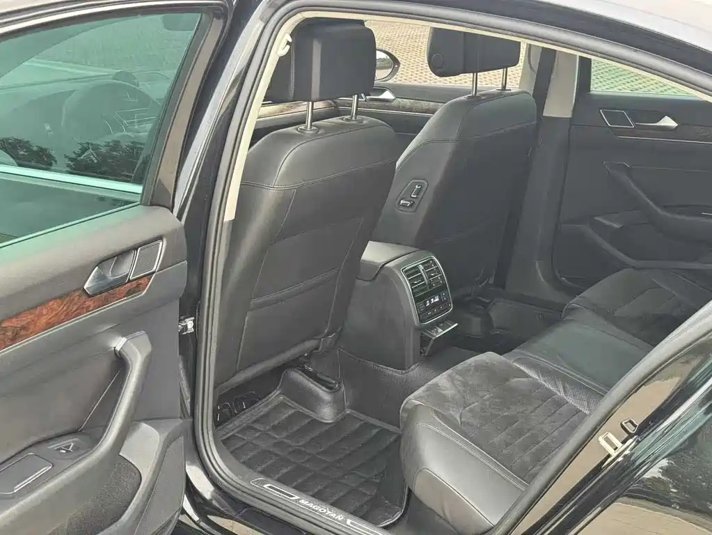 VOLKSWAGEN MAGOTAN 2016