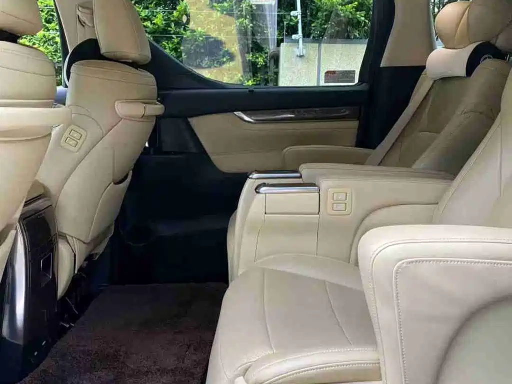 TOYOTA ALPHARD 2015