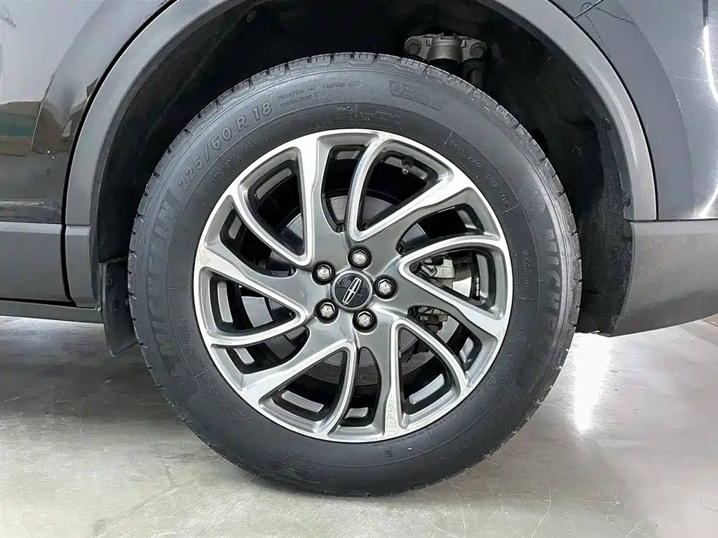 LINCOLN ADVENTURER 2020