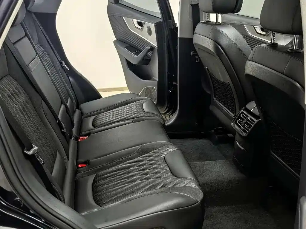 HONGQI HS5 2023
