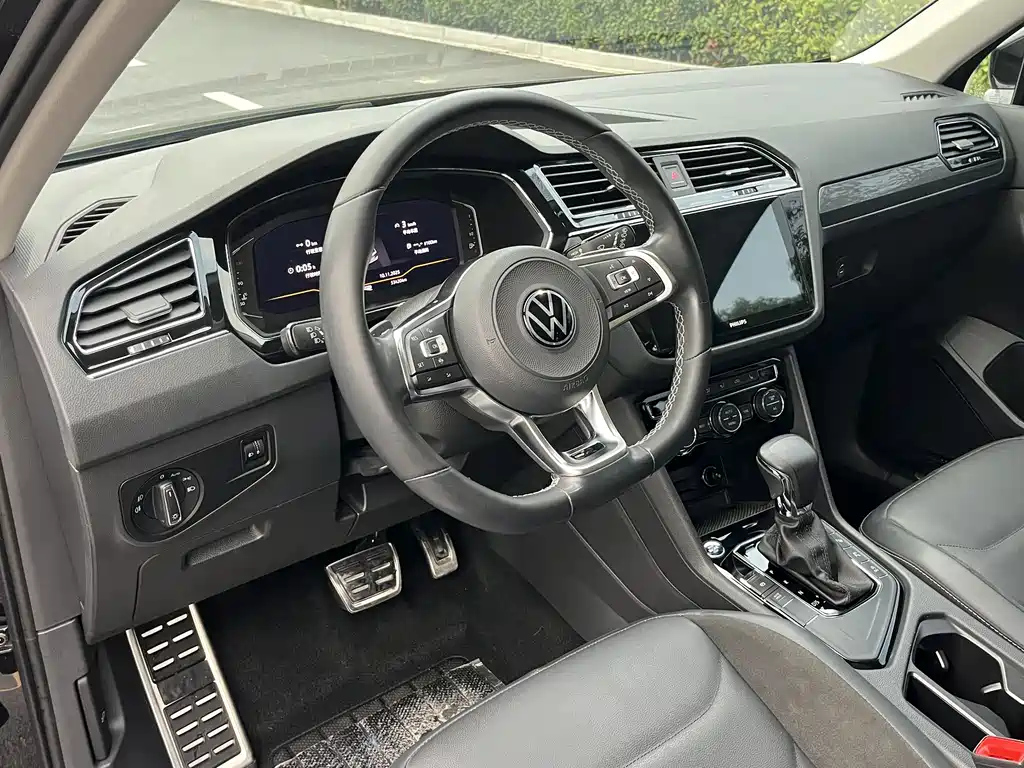 VOLKSWAGEN TIGUAN L 2021