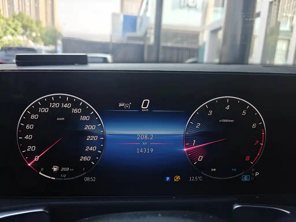 MERCEDES BENZ GLB 2025