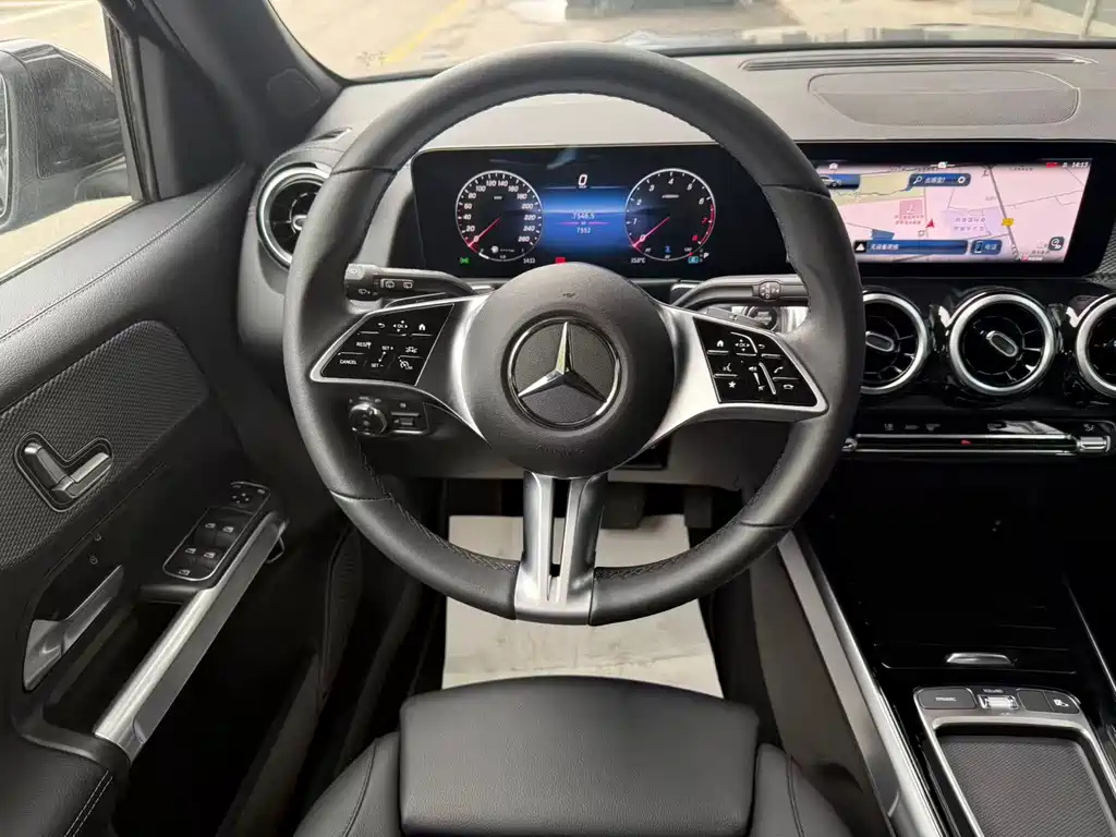 MERCEDES BENZ GLB 2024