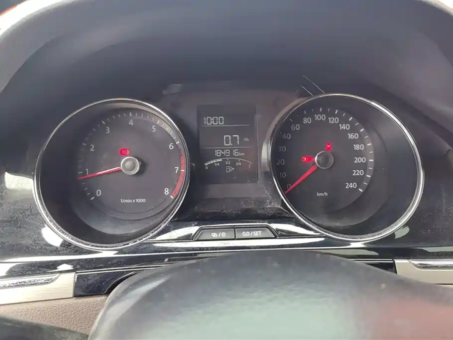 VOLKSWAGEN BORA 2013