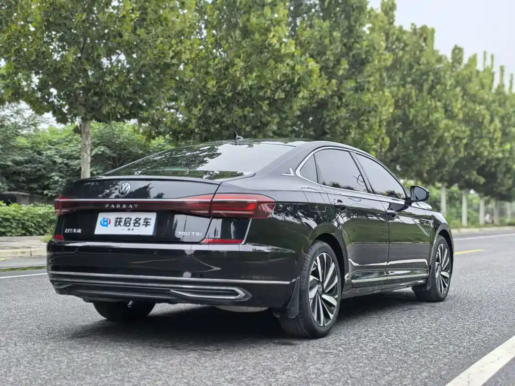 VOLKSWAGEN PASSAT 2023