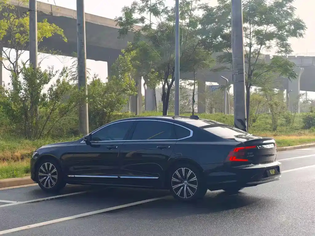 VOLVO S90 2022