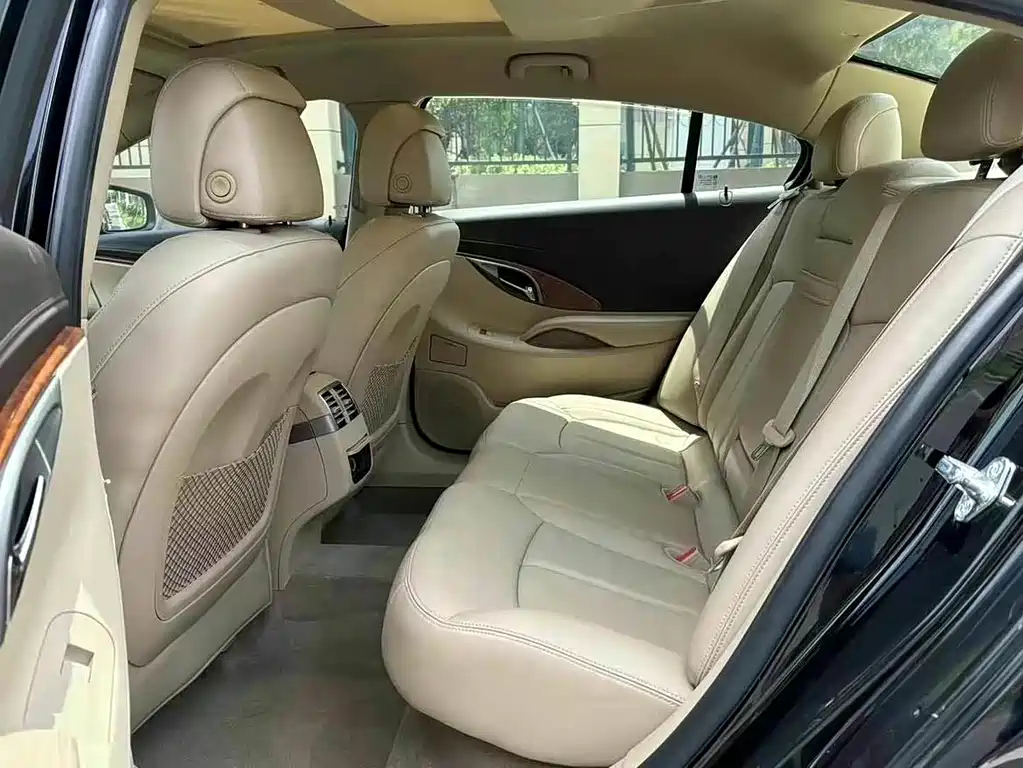 BUICK LACROSSE 2010