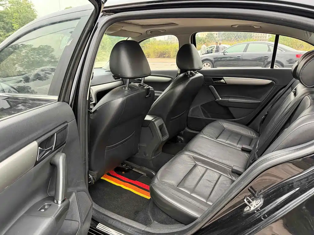 VOLKSWAGEN LAVIDA 2013
