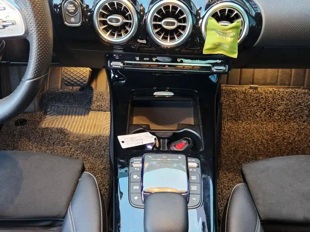 MERCEDES BENZ A-CLASS 2021