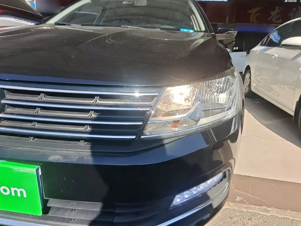 VOLKSWAGEN LAVIDA 2016