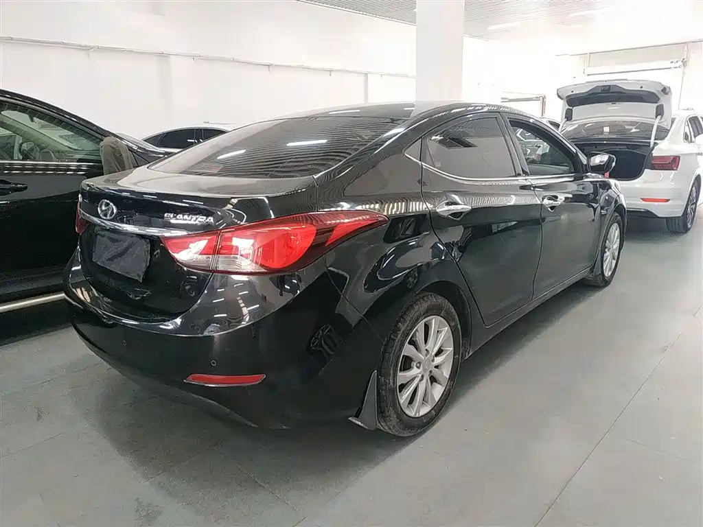 HYUNDAI ELANTRA 2016