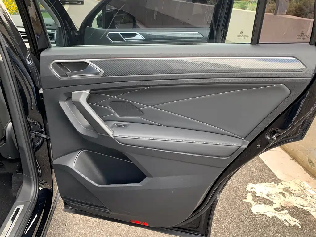 VOLKSWAGEN TIGUAN L 2023