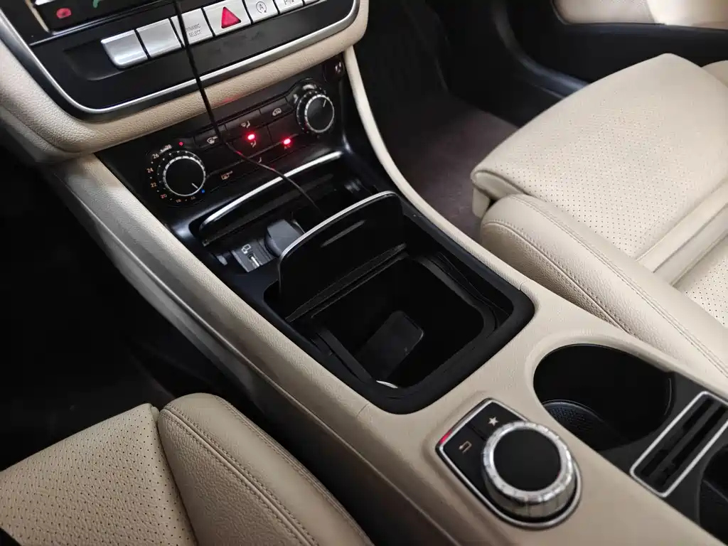 MERCEDES BENZ GLA 2021