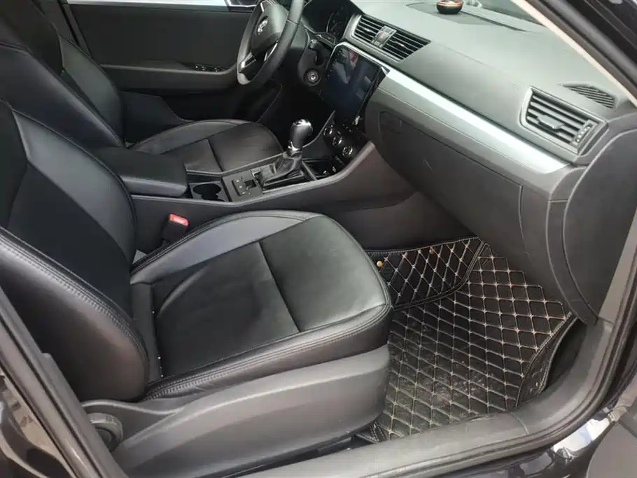 SKODA SUPERB 2016