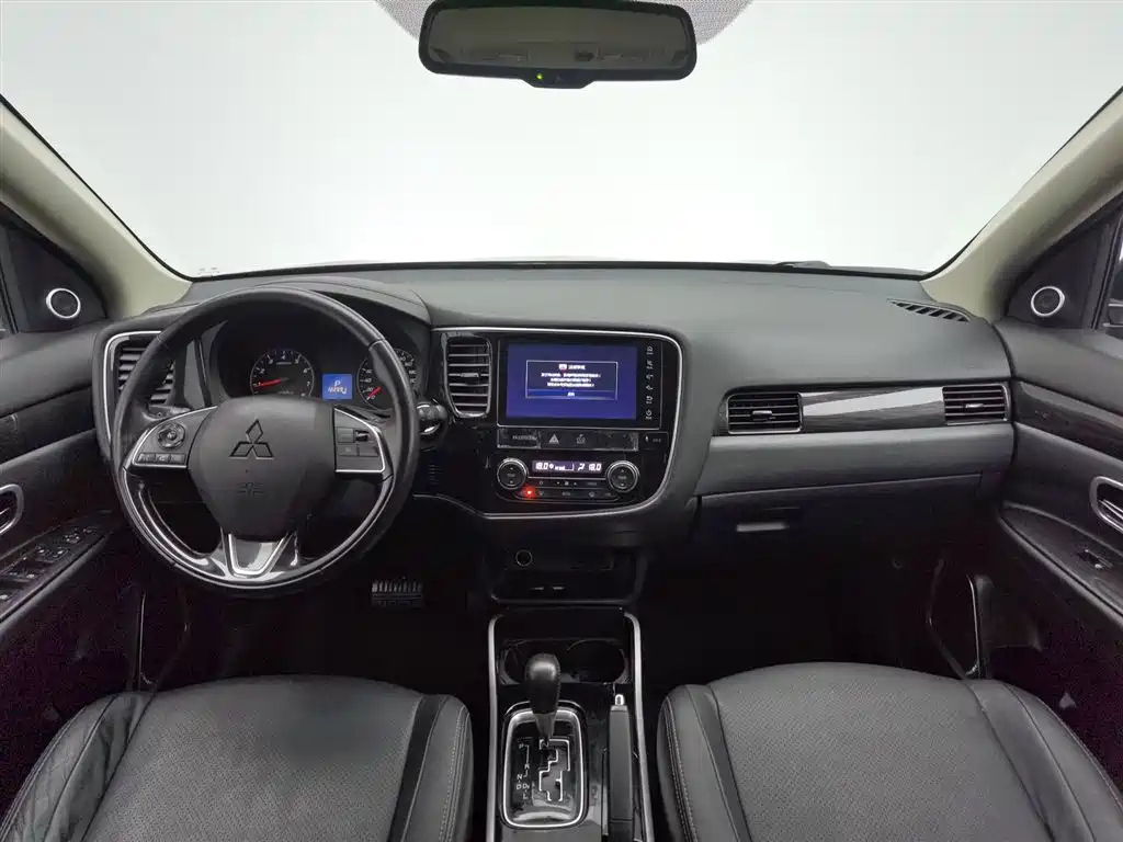 MITSUBISHI OUTLANDER 2018