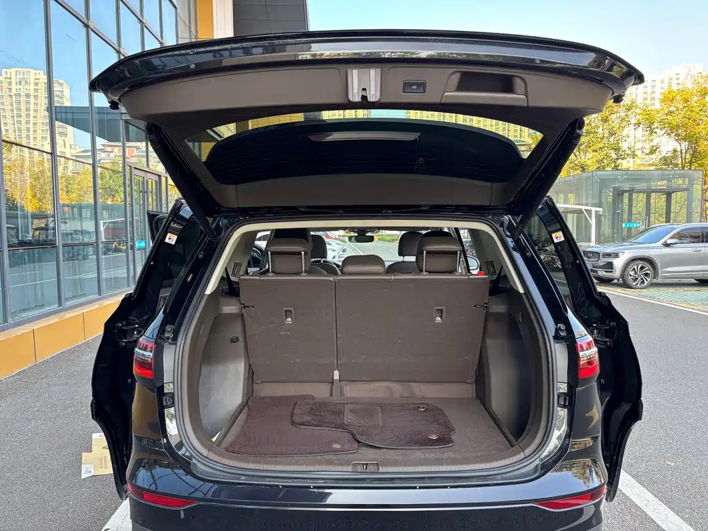 VOLKSWAGEN VILORAN 2023