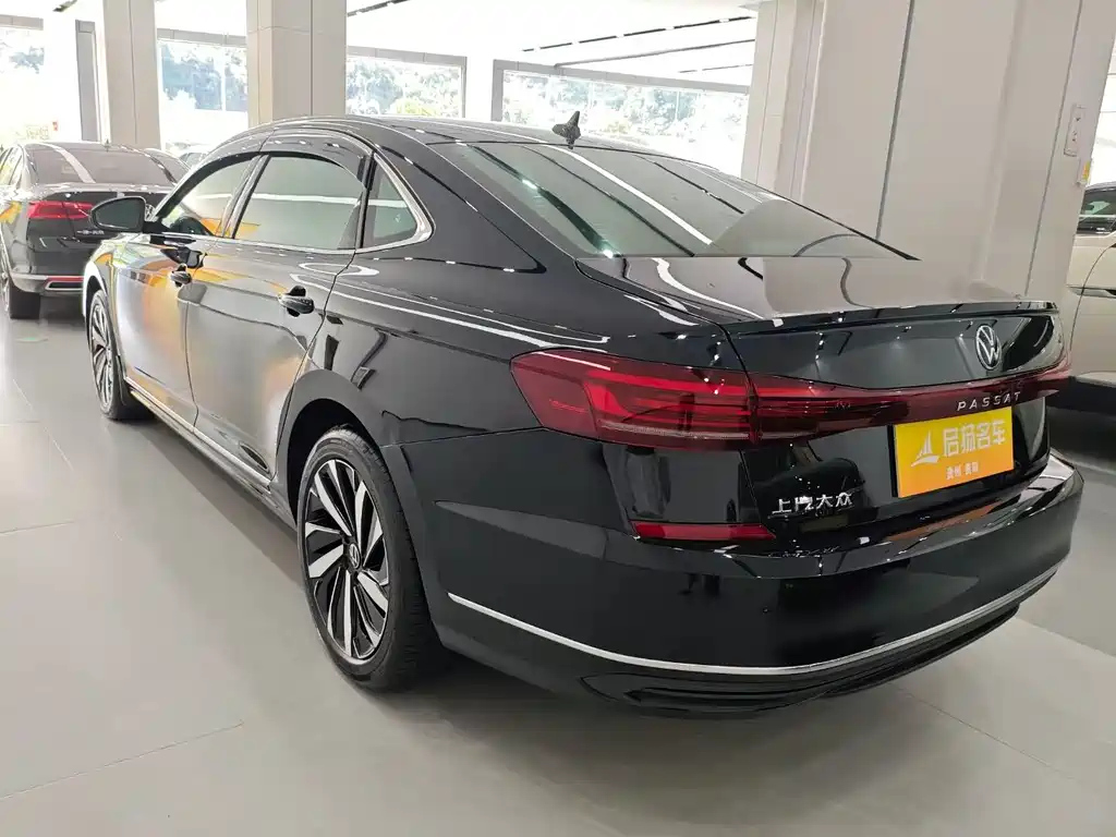 VOLKSWAGEN PASSAT 2025