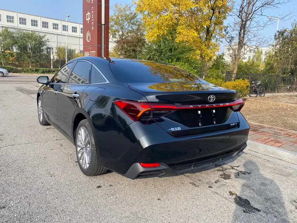 TOYOTA AVALON 2025