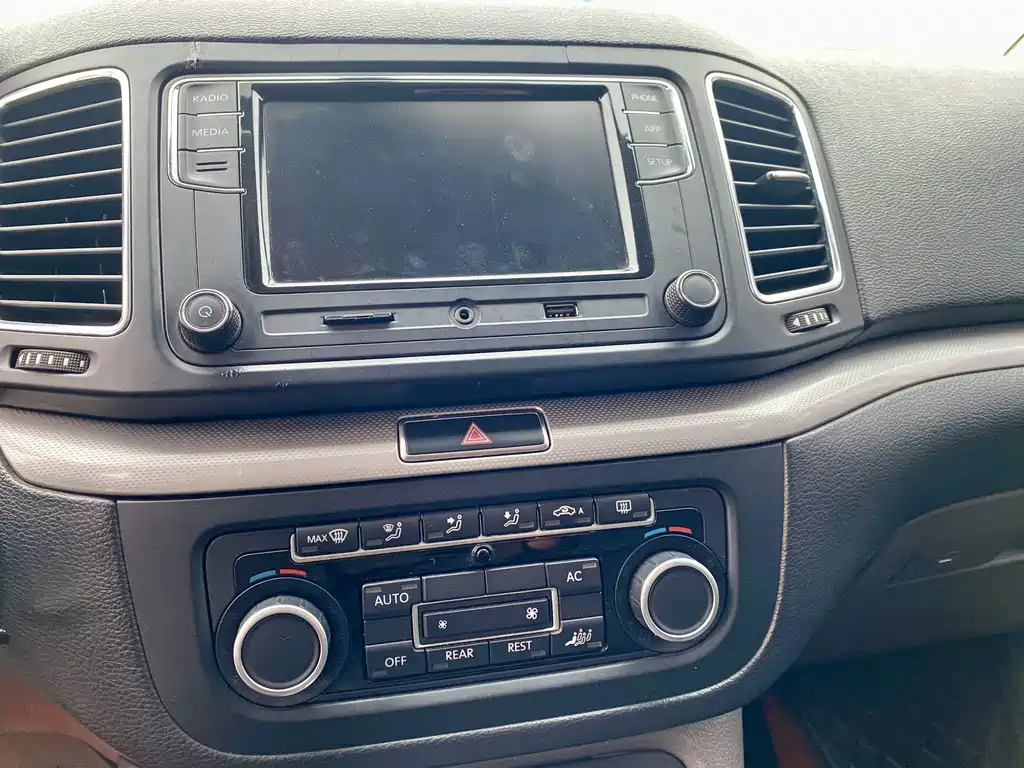 VOLKSWAGEN SHARAN 2012