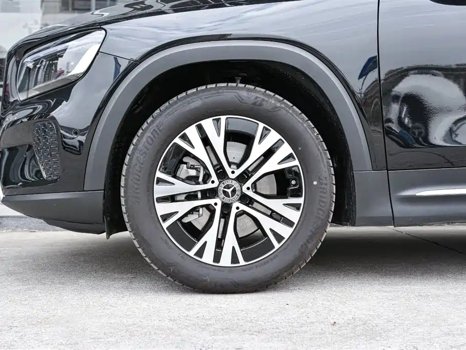 MERCEDES BENZ GLB 2024