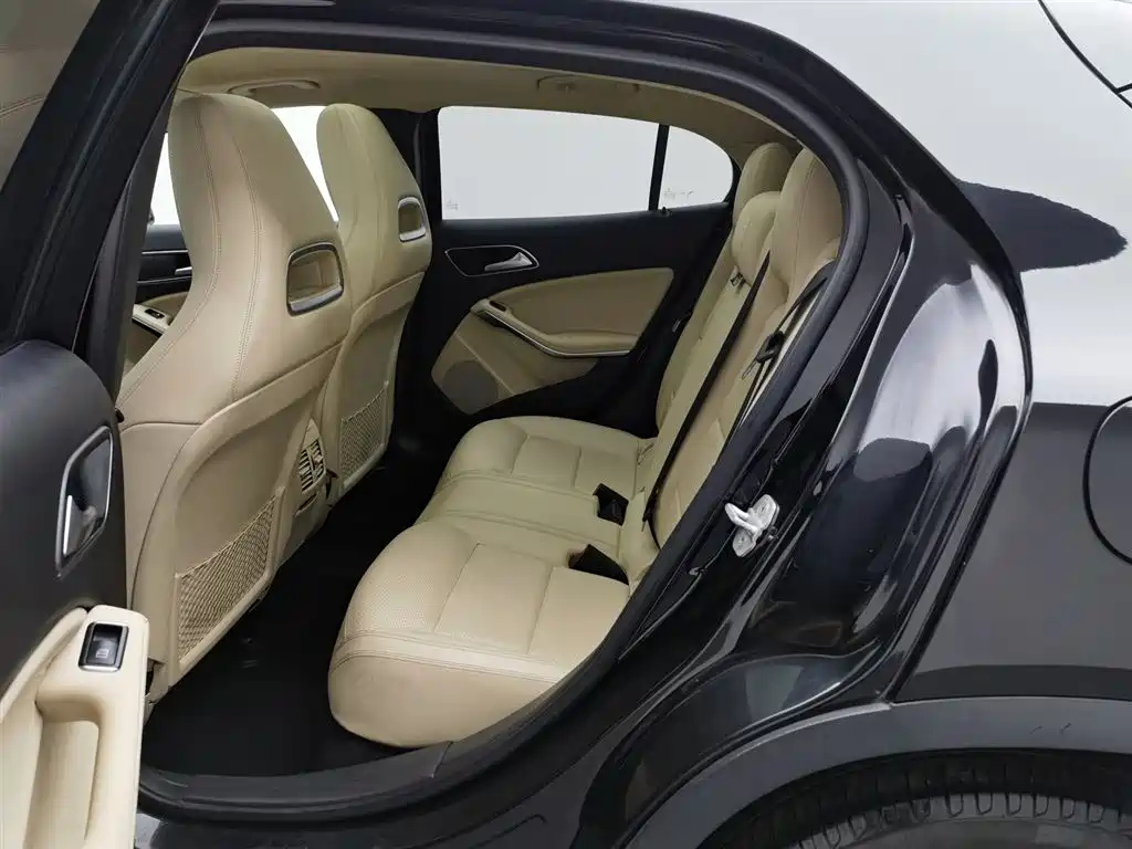 MERCEDES BENZ GLA 2017