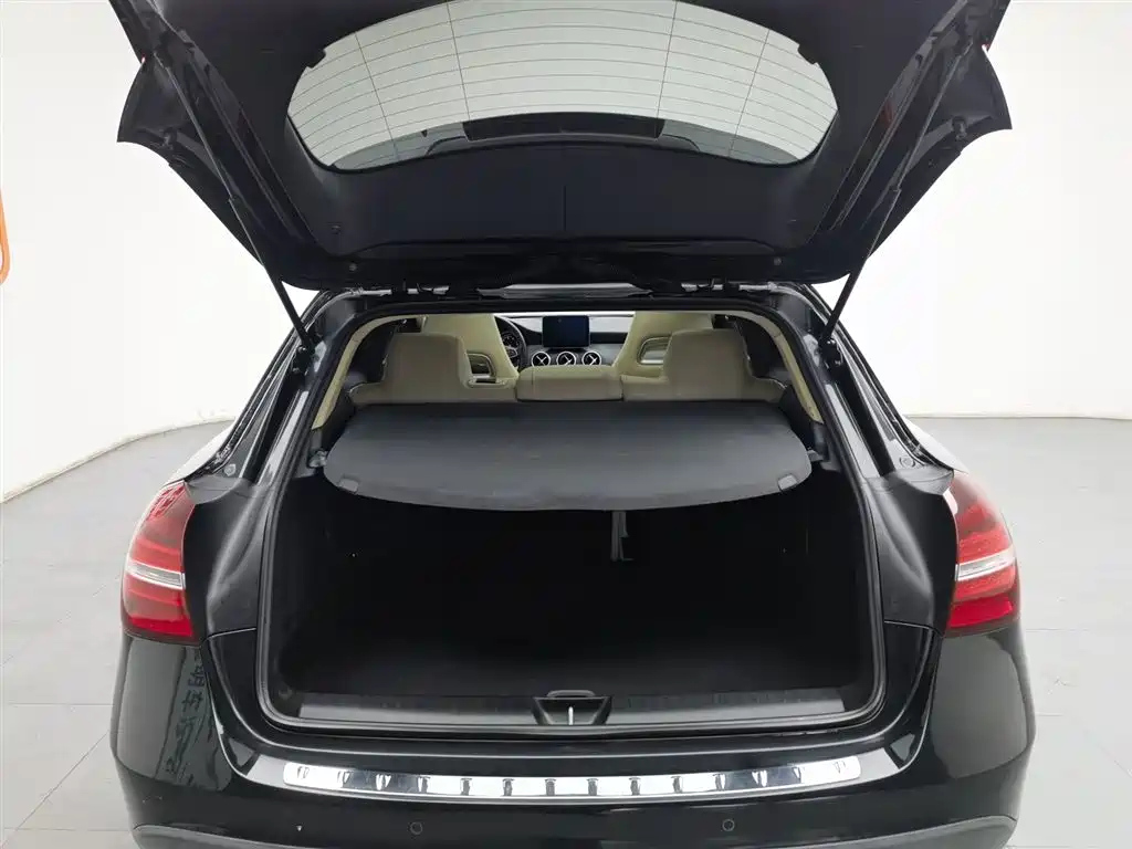 MERCEDES BENZ GLA 2017