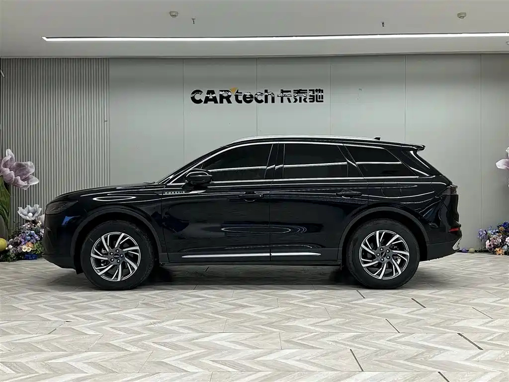 LINCOLN ADVENTURER 2023