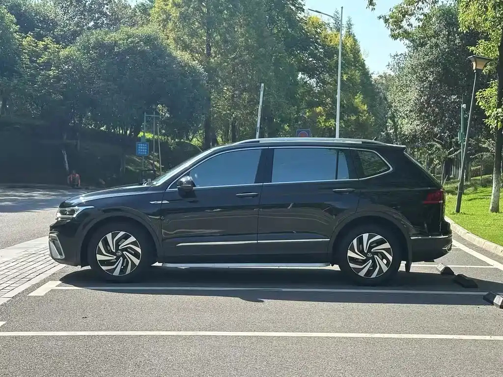 VOLKSWAGEN TIGUAN L 2022