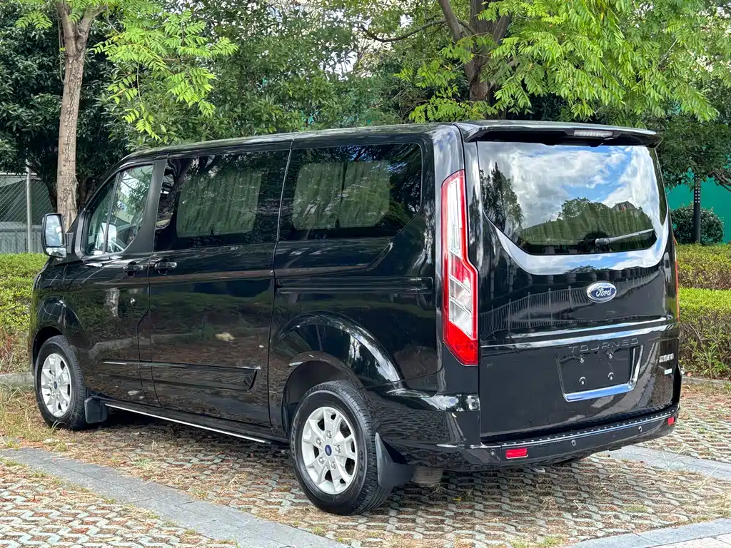 FORD TOUREO 2020