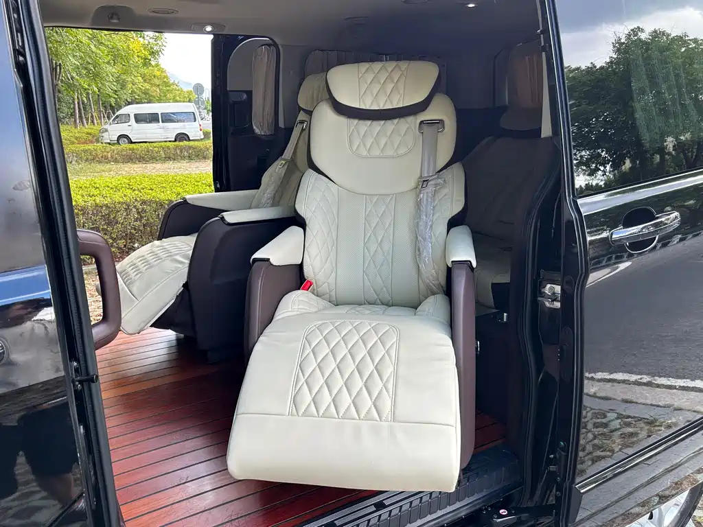 FORD TOUREO 2020