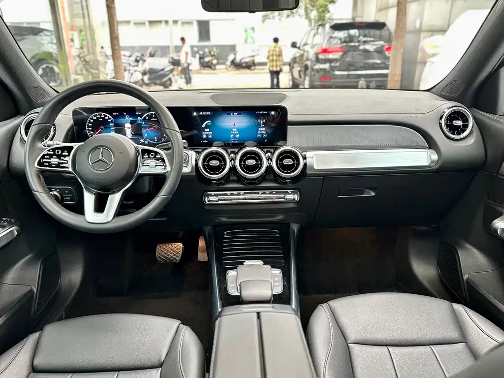 MERCEDES BENZ GLB 2023