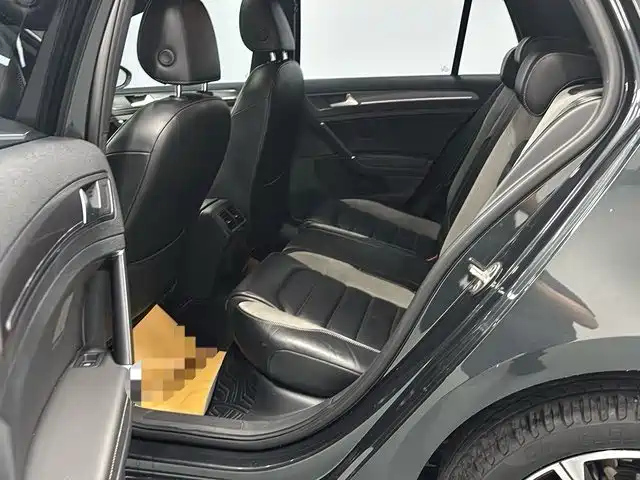 VOLKSWAGEN GOLF 2016