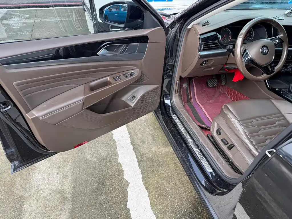 VOLKSWAGEN PASSAT 2019