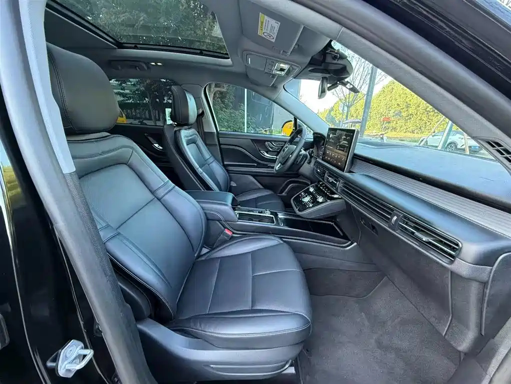 LINCOLN ADVENTURER 2021