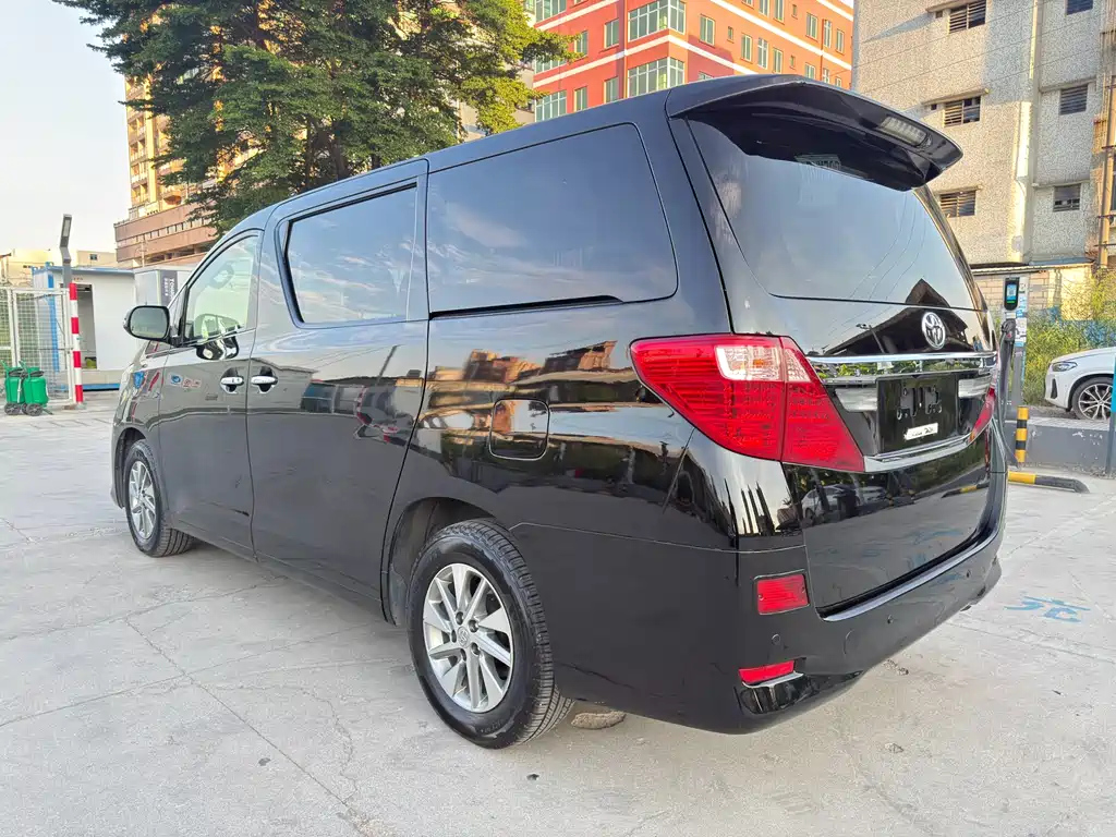 TOYOTA ALPHARD 2012