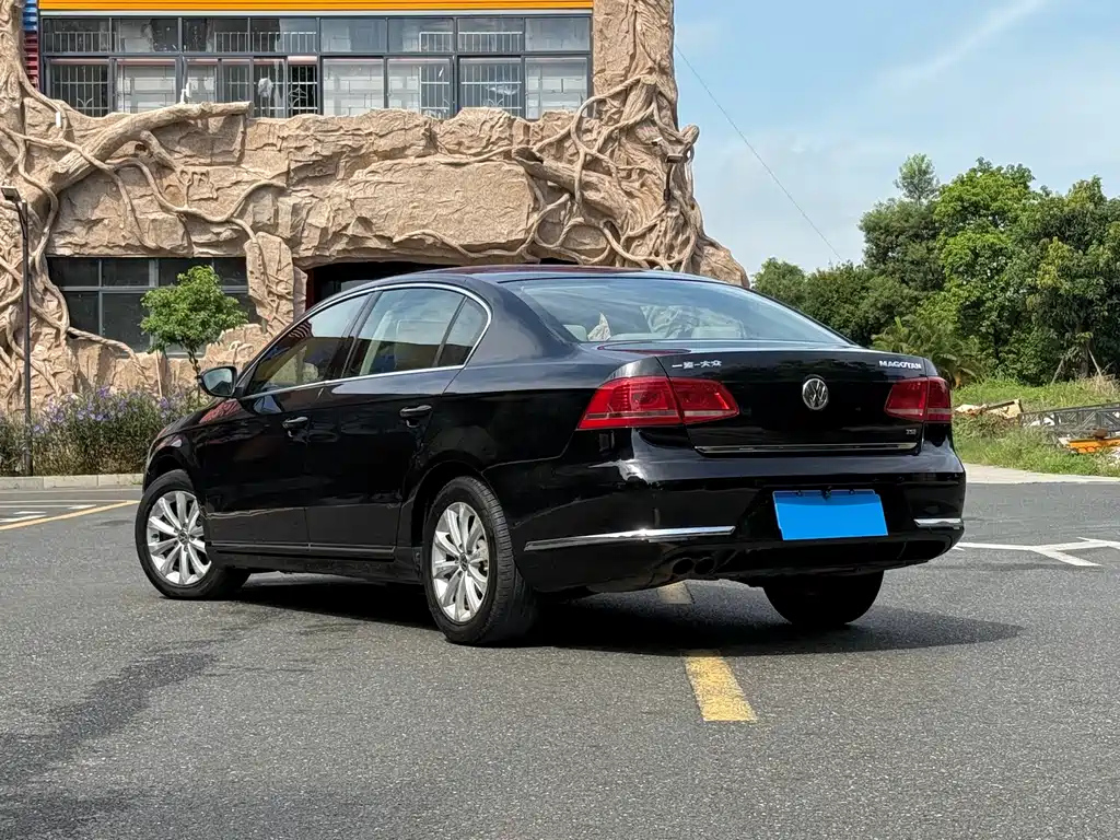 VOLKSWAGEN MAGOTAN 2013