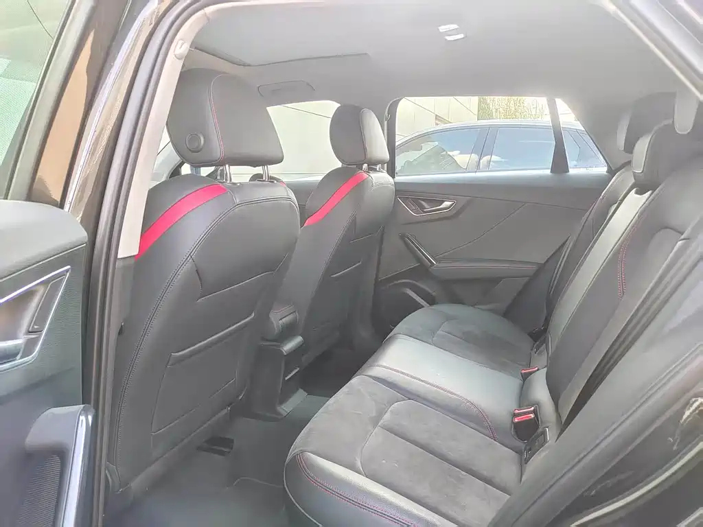AUDI Q2L 2024