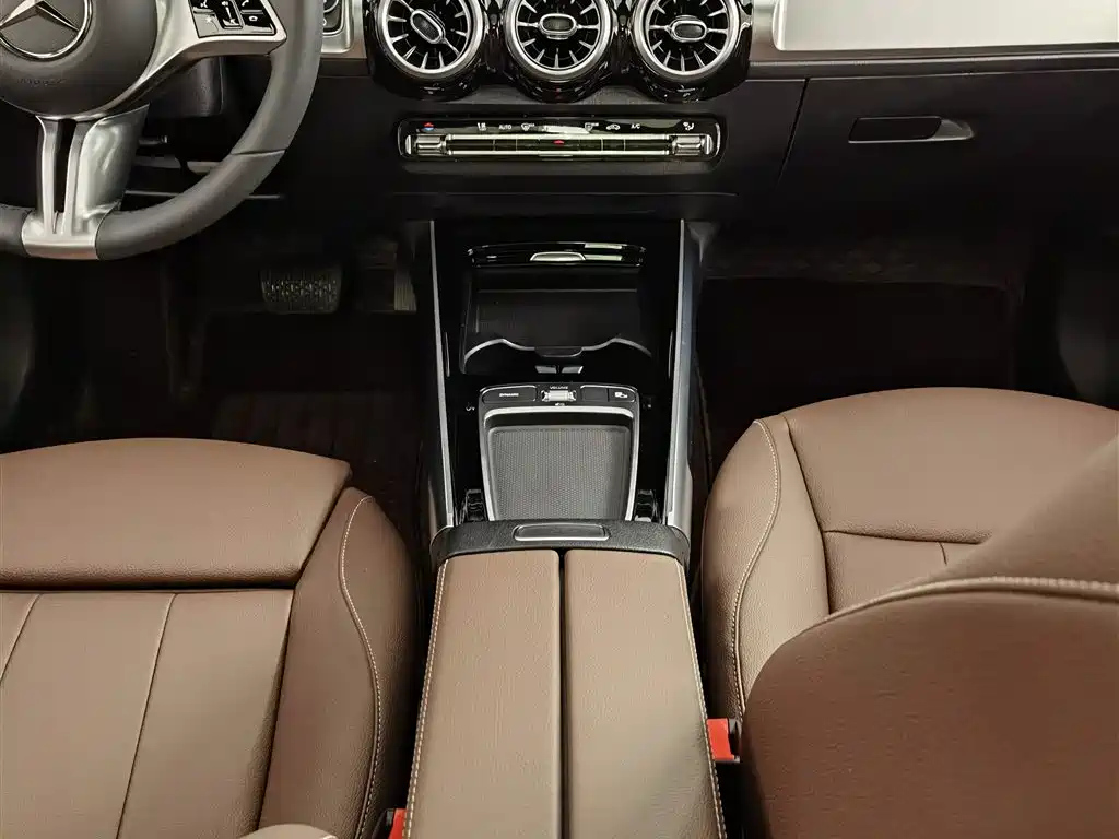 MERCEDES BENZ GLB 2025