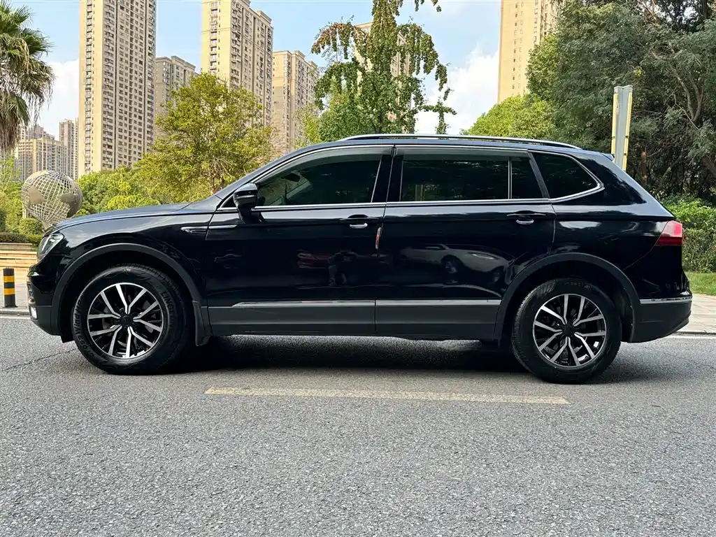 VOLKSWAGEN TIGUAN L 2017