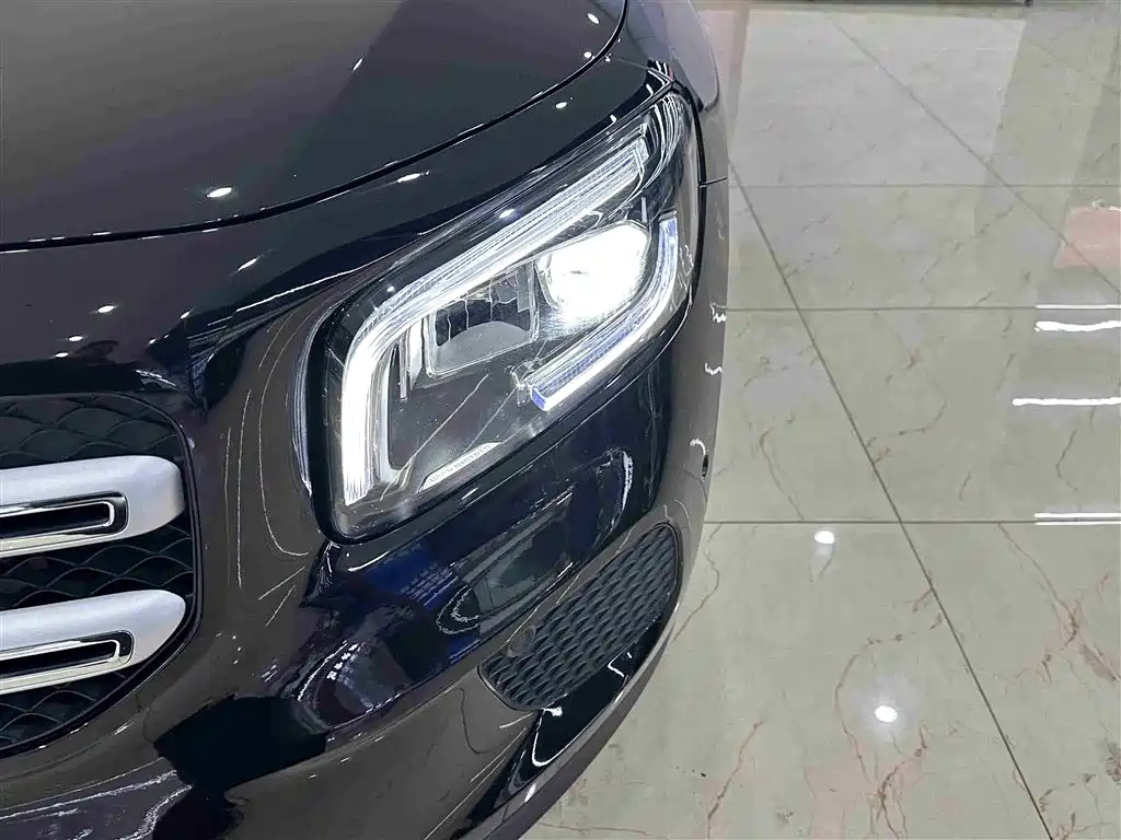 MERCEDES BENZ GLB 2023