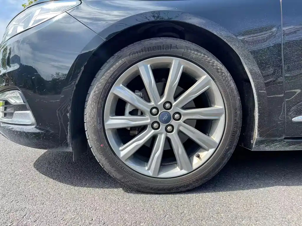 FORD TAURUS 2021