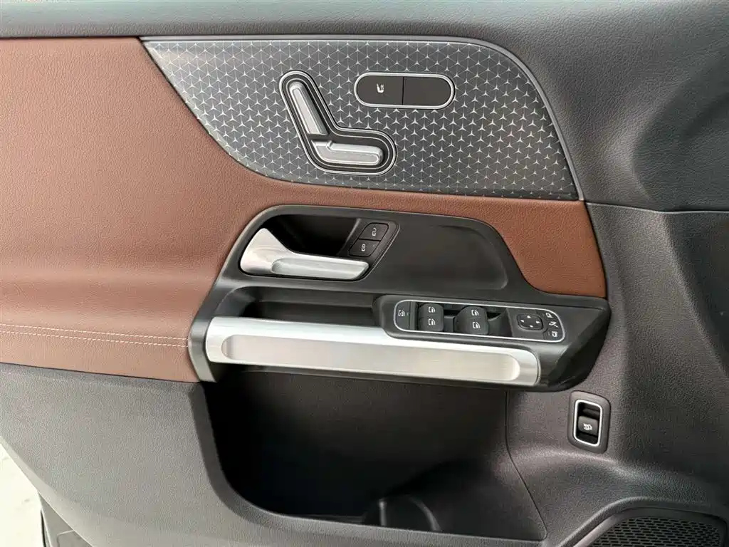 MERCEDES BENZ GLB 2025