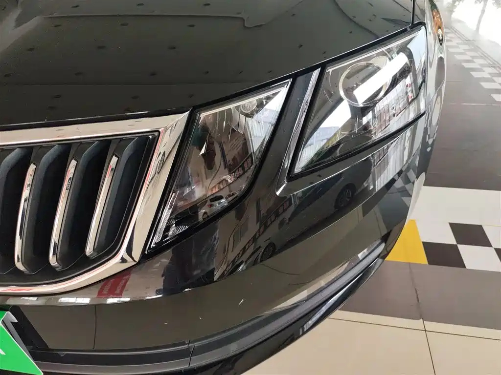 SKODA OCTAVIA 2019