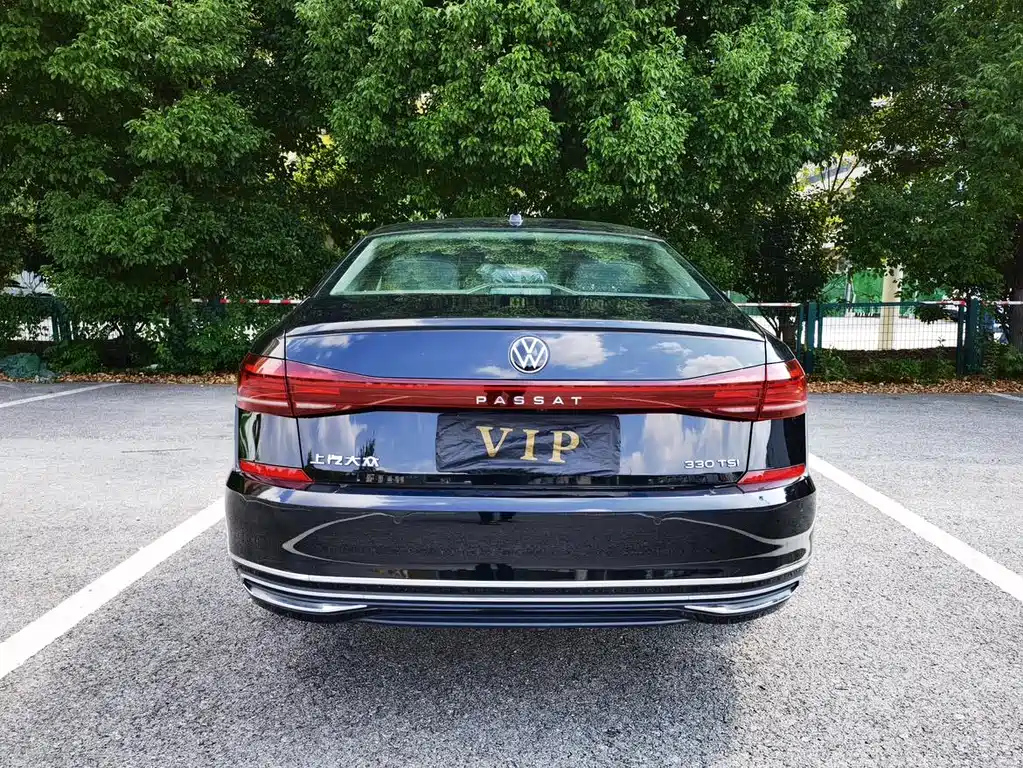 VOLKSWAGEN PASSAT 2023